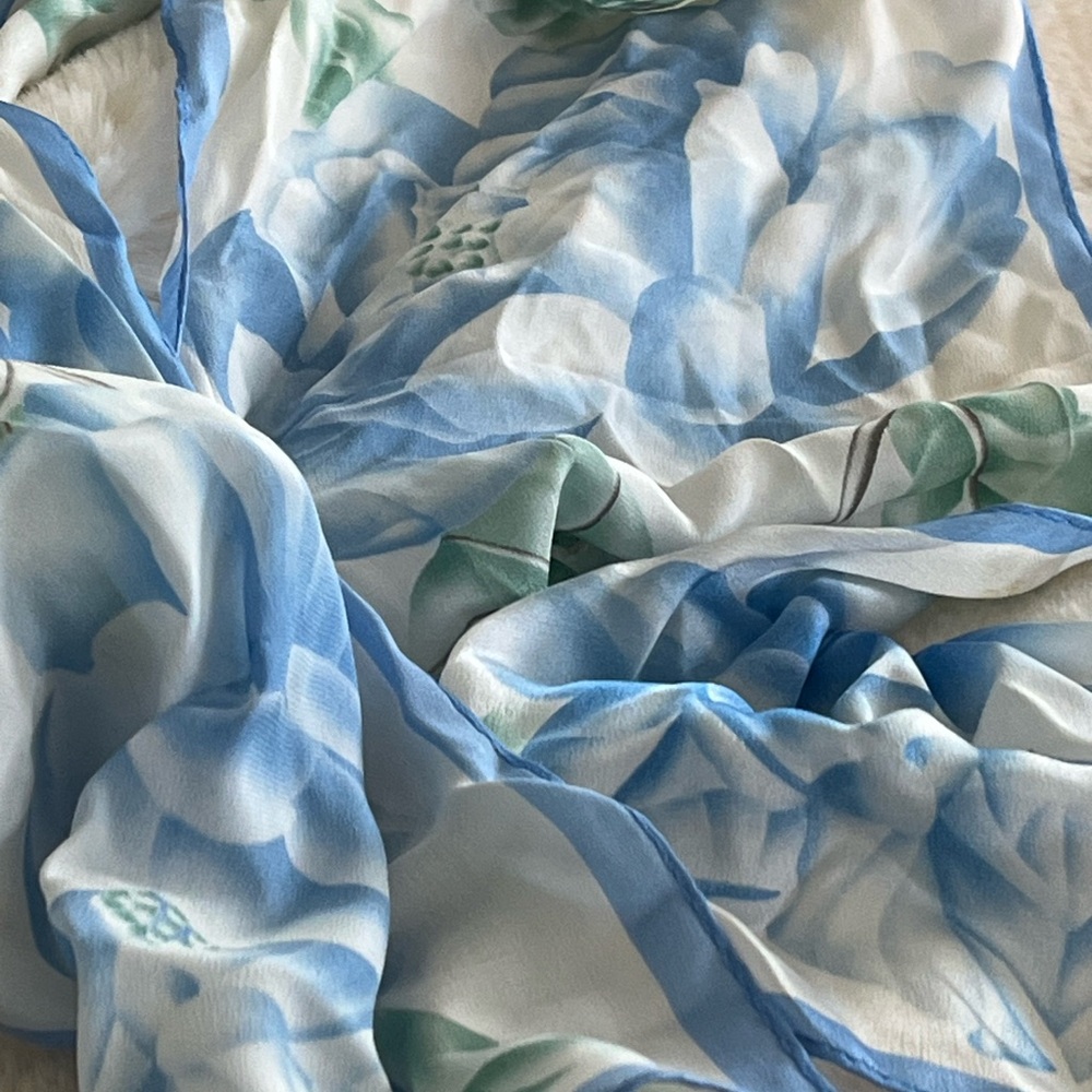 Gorgeous Anne Klein Blue & White Floral Silk Scarf!